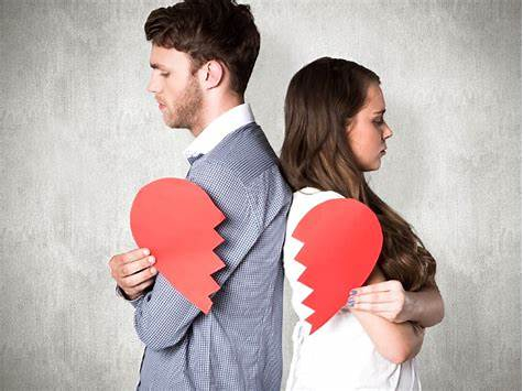 شکست عشقی یک تجربه‌ی دردناک است که بر افراد تأثیر مختلفی می‌گذارد. هرچند که هر فرد به طور متفاوتی به شکست عشقی واکنش نشان می‌دهد.